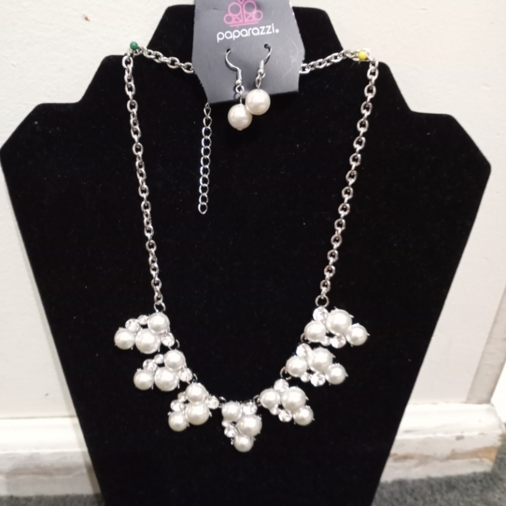 Renown Refinement - White  Necklace NWT